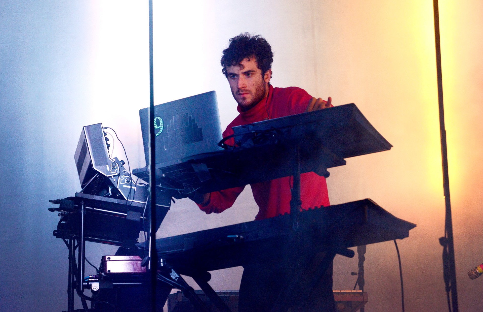 Nicolas Jaar właśnie wydał trzeci album w tym roku. I znowu przeszedł samego siebie